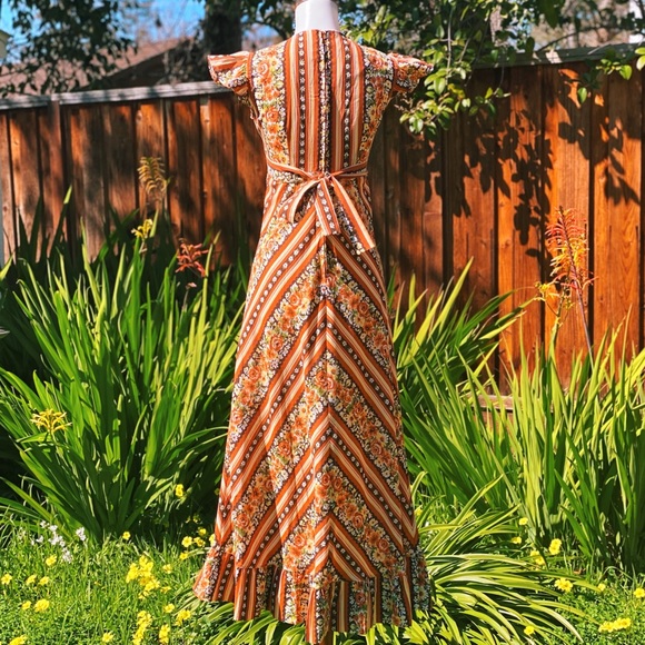 SOLD 70s Peggy Barker Flutter Sleeve Prairie Dress - Picture 4 of 10